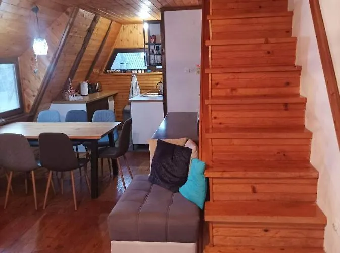 Planinska Kuca Kata -zabac 亚霍里纳